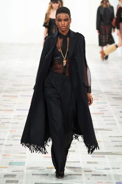 Look 17